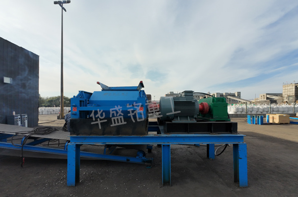 新疆時產(chǎn)150噸硅錳合金礦齒輥破碎線